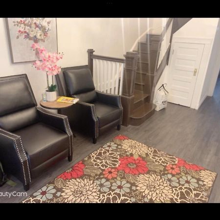 Brand New Bedroom With Tv Next Jhu Baltimore Buitenkant foto