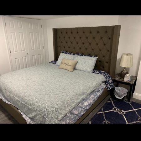 Brand New Bedroom With Tv Next Jhu Baltimore Buitenkant foto